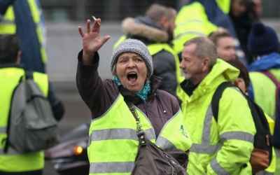 Death threats halt France fuel protest summit - Yellow vests pull out of PM meeting