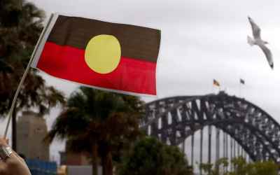 Aboriginal flag to replace NSW flag on Sydney Harbour Bridge as $25m plan scrapped