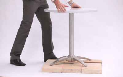 Inventor creates brilliant ‘no-rock’ cafe table