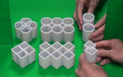 WATCH: This awesome illusion turns squares into circles in the mirror